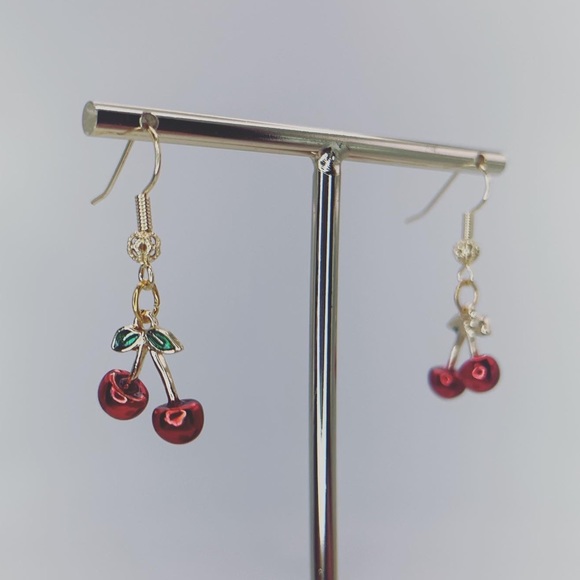 Cute handmade cherry earrings - Picture 4 of 5